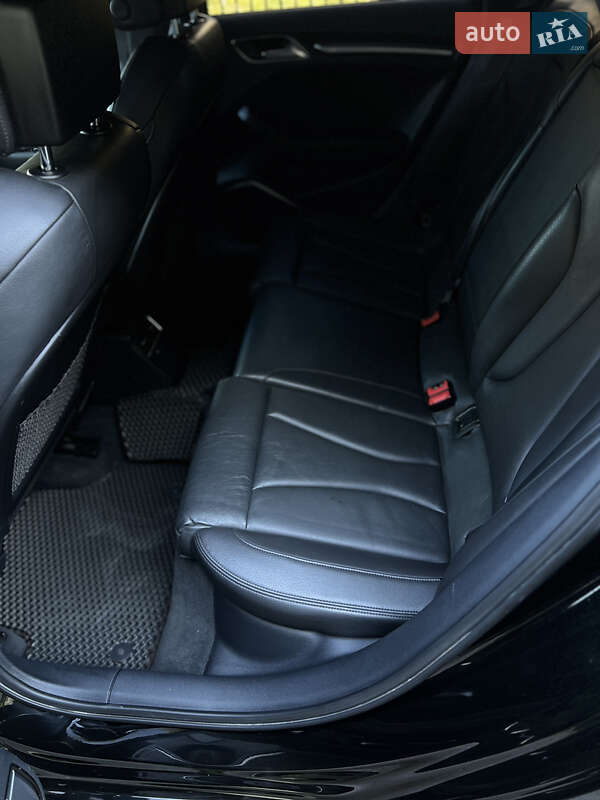 Седан Audi A3 2017 в Ровно