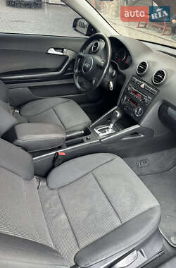 Хетчбек Audi A3 2004 в 