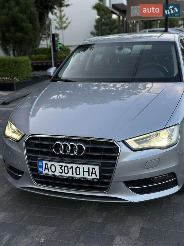 Хетчбек Audi A3 2015 в Ужгороді