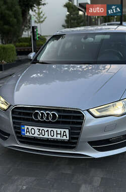 Хетчбек Audi A3 2015 в 