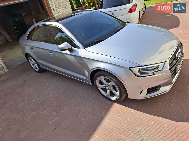 Седан Audi A3 2018 в Львові