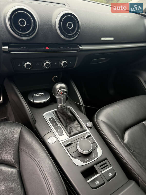 Седан Audi A3 2016 в Запорожье