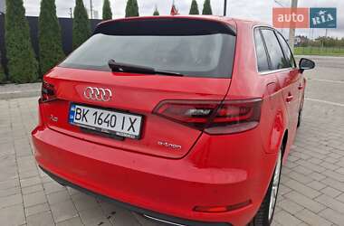 Хетчбек Audi A3 2015 в 