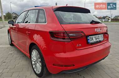 Хетчбек Audi A3 2015 в 