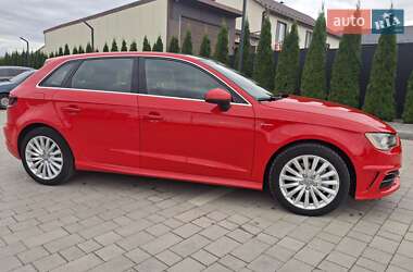 Хетчбек Audi A3 2015 в 