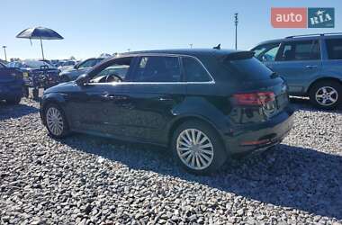 Хетчбек Audi A3 2016 в 