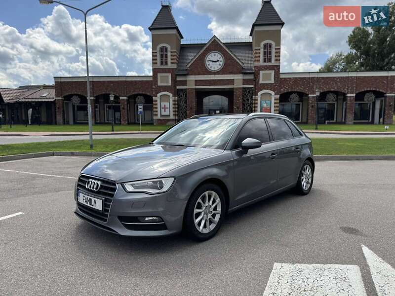 Хэтчбек Audi A3 2016 в Киеве