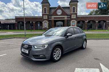 Хетчбек Audi A3 2016 в 