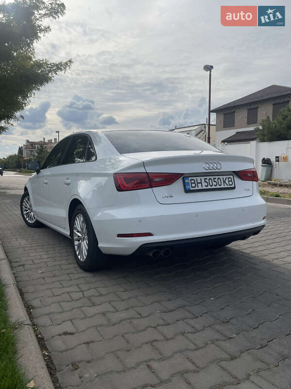 Седан Audi A3 2016 в Одессе
