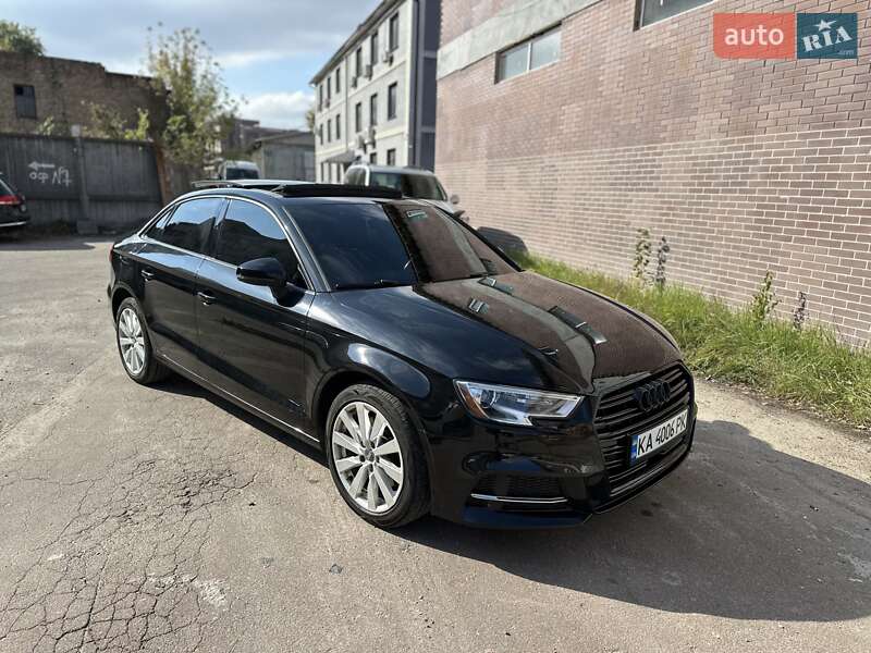Седан Audi A3 2016 в Киеве