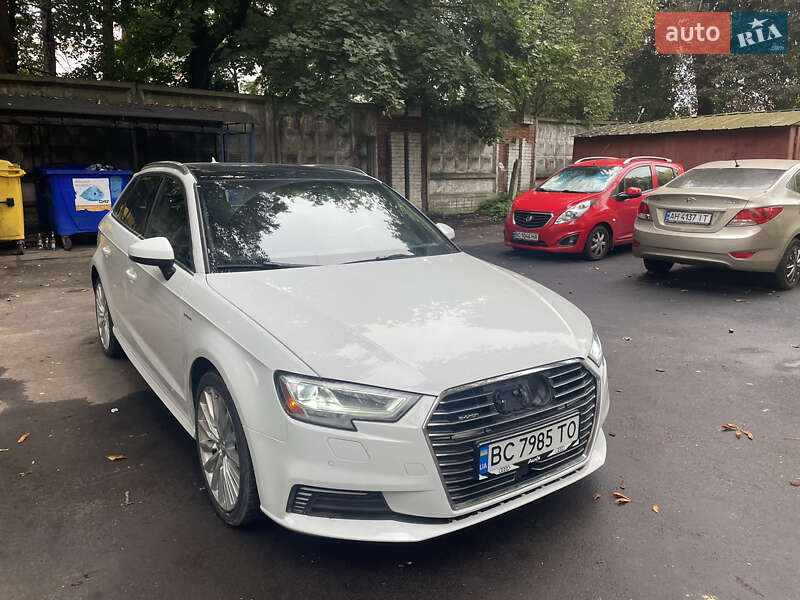 Хэтчбек Audi A3 2017 в Львове