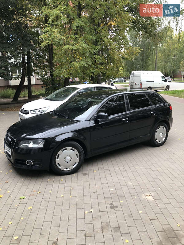 Хэтчбек Audi A3 2012 в 