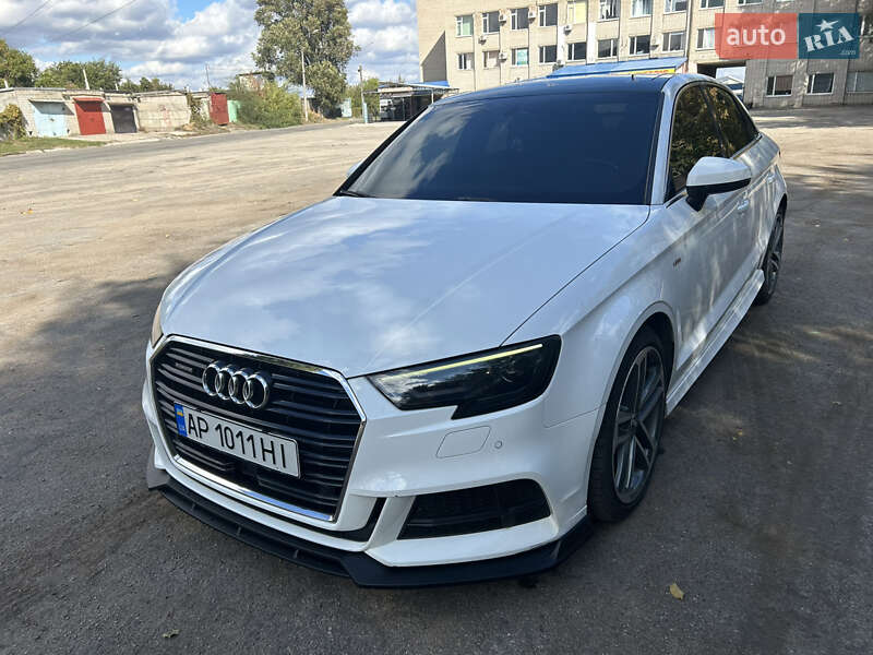 Седан Audi A3 2016 в 