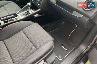 Хэтчбек Audi A3 2004 в 