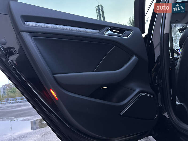 Хэтчбек Audi A3 2016 в Киеве