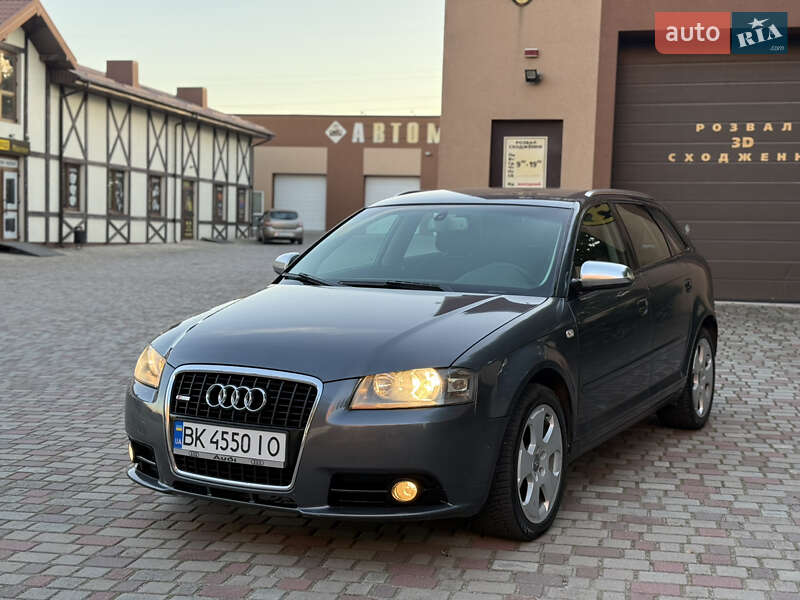Хэтчбек Audi A3 2004 в 