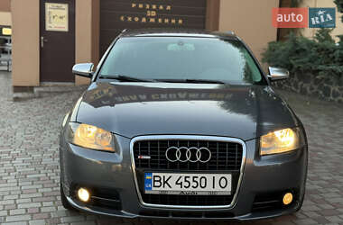 Хэтчбек Audi A3 2004 в 