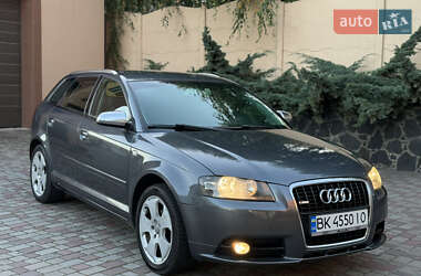 Хэтчбек Audi A3 2004 в 