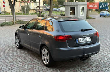 Хэтчбек Audi A3 2004 в 