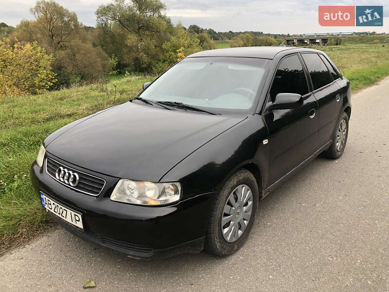 Хэтчбек Audi A3 2002 в 