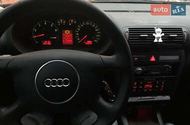 Хэтчбек Audi A3 2002 в 