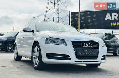 Хэтчбек Audi A3 2013 в 