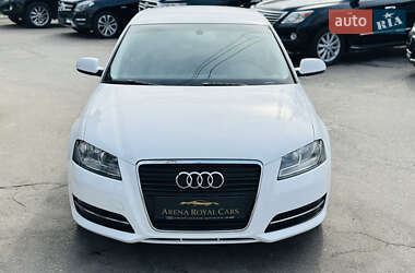 Хэтчбек Audi A3 2013 в 