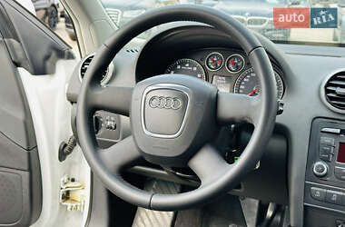 Хэтчбек Audi A3 2013 в 