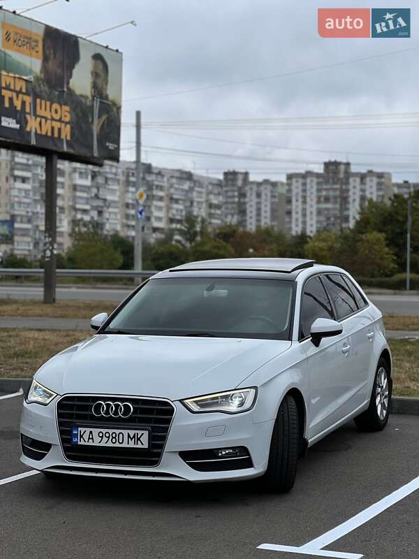 Хэтчбек Audi A3 2015 в 