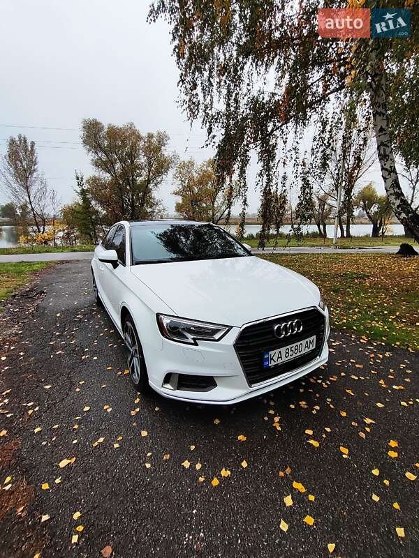Седан Audi A3 2018 в Киеве