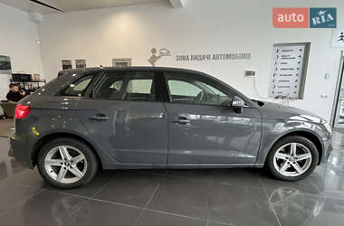 Хетчбек Audi A3 2019 в 