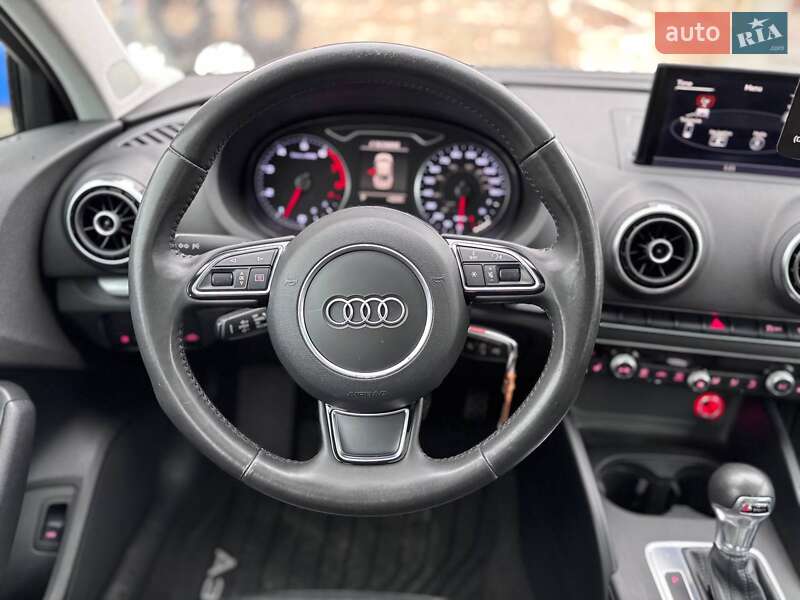 Седан Audi A3 2015 в Коломиї
