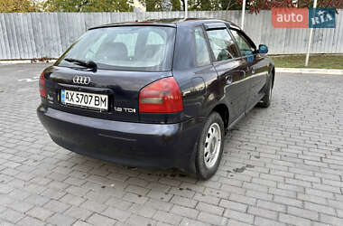 Хетчбек Audi A3 2000 в 