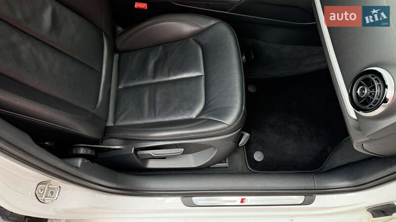 Седан Audi A3 2016 в Киеве