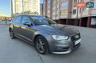 Хетчбек Audi A3 2016 в 