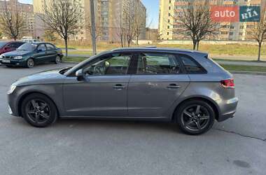 Хетчбек Audi A3 2016 в 