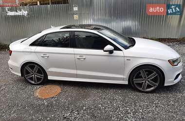 Хетчбек Audi A3 2015 в 