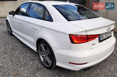 Хетчбек Audi A3 2015 в 