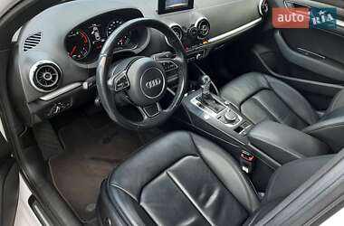Хетчбек Audi A3 2015 в 