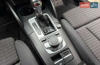 Хэтчбек Audi A3 2016 в 
