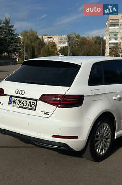 Хэтчбек Audi A3 2016 в 
