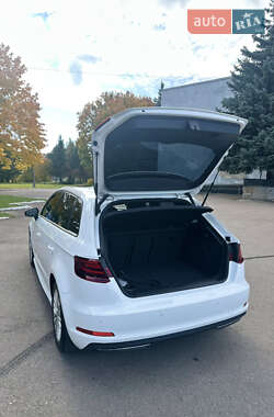 Хэтчбек Audi A3 2016 в 