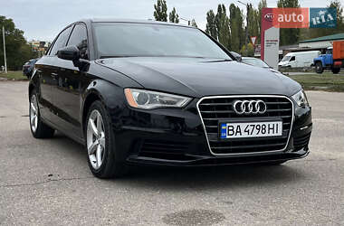 Седан Audi A3 2015 в Кропивницком