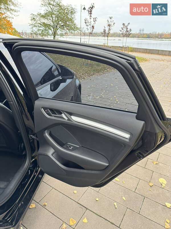 Седан Audi A3 2015 в Киеве