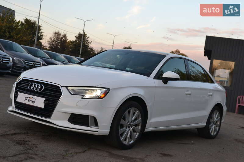 Седан Audi A3 2017 в Луцке