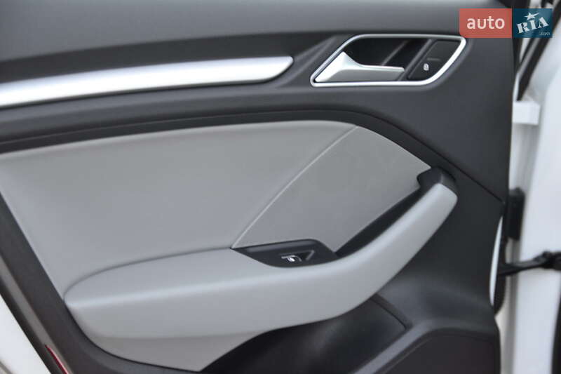 Седан Audi A3 2017 в Луцке