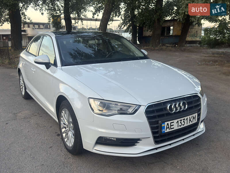 Седан Audi A3 2016 в Днепре