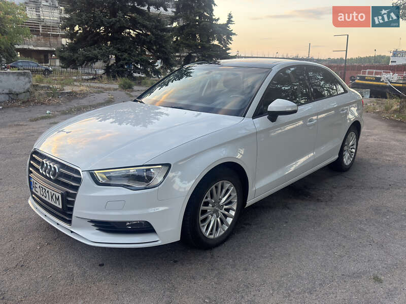 Седан Audi A3 2016 в Днепре