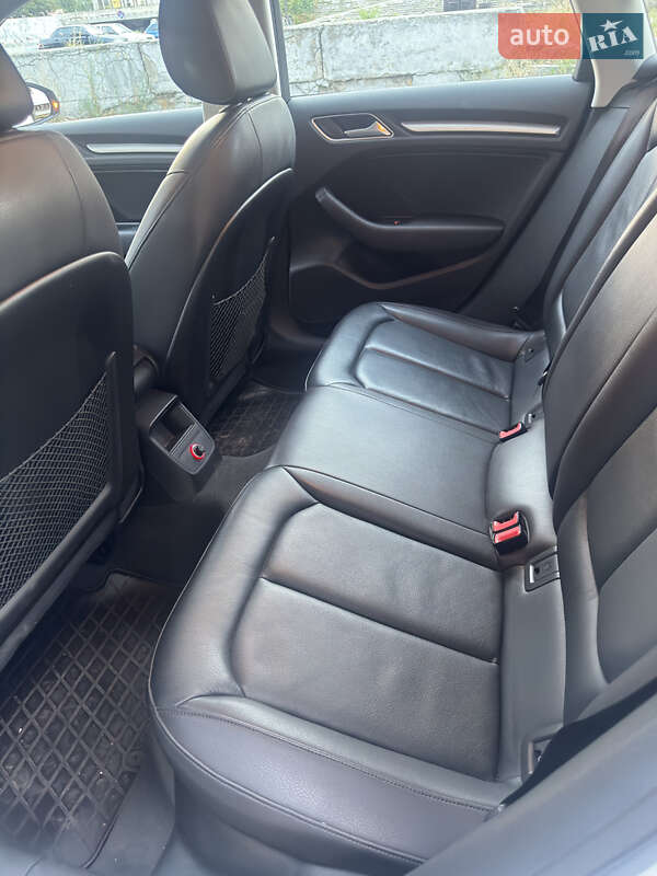 Седан Audi A3 2016 в Днепре