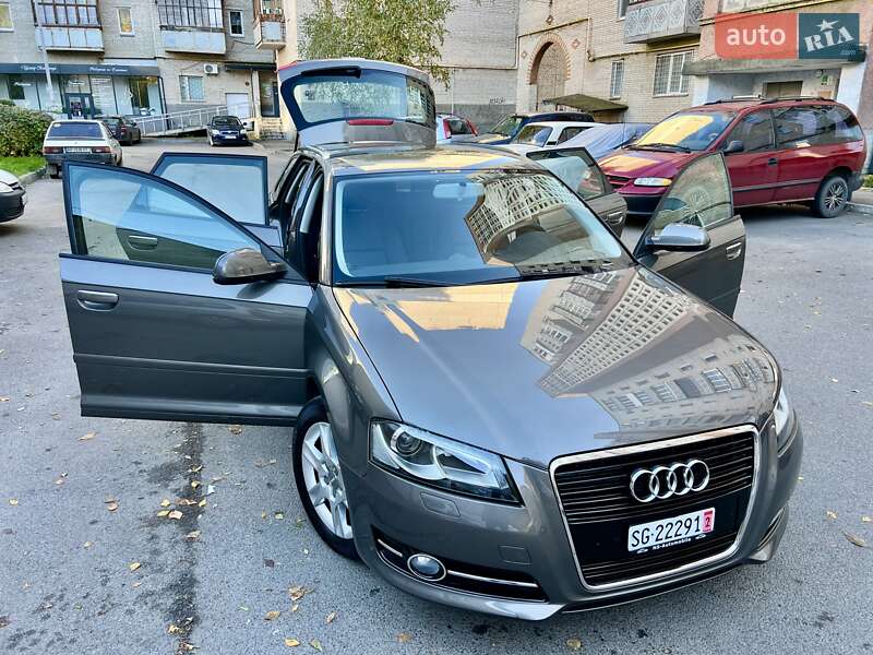 Хетчбек Audi A3 2010 в 